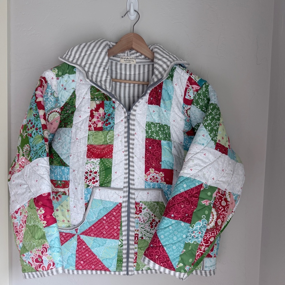 Hand Made Patchwork Christmas Winter Team Quilt Jacket with Hood Size M/L - Picture 14 of 14